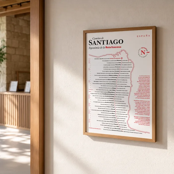 El mapa del Camino Francés enmarcado en un hotel del recorrido.